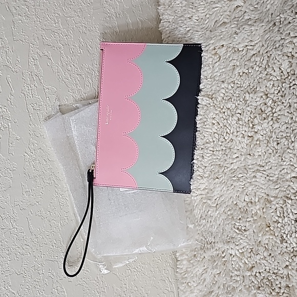 Kate Spade Intersario Scallop Wristlet - Picture 5 of 9